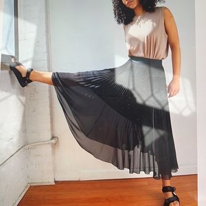 Aritiza's Wilfred Twirl Skirt in Black